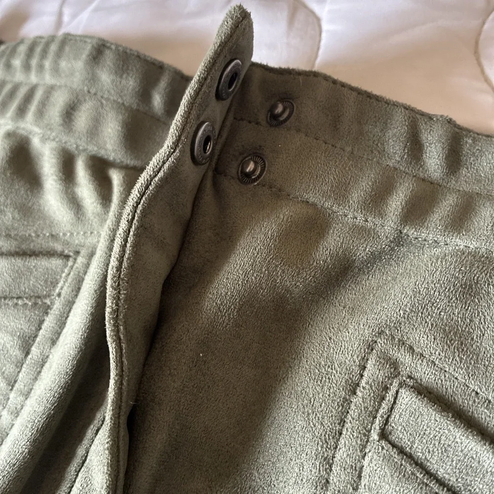 BCBGMAXAZRIA-Olive Green Mora Faux-Suede Pull On Miniskirt Skirt Sz L Boho Chic